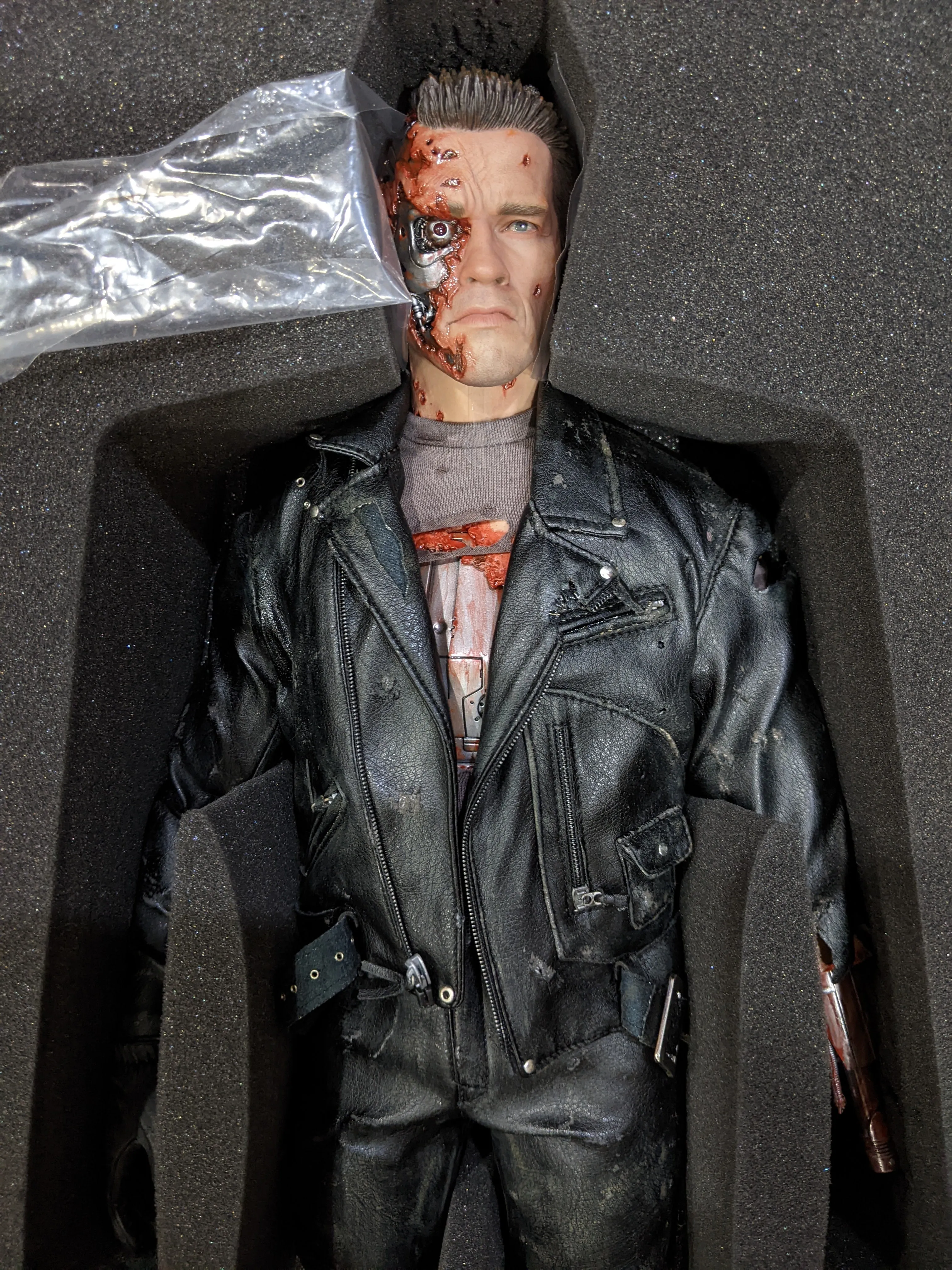 Enterbay HD Masterpiece 1/6 Terminator 2 T-800 Battle Damage Sixth Scale Action Figure *Open Box*