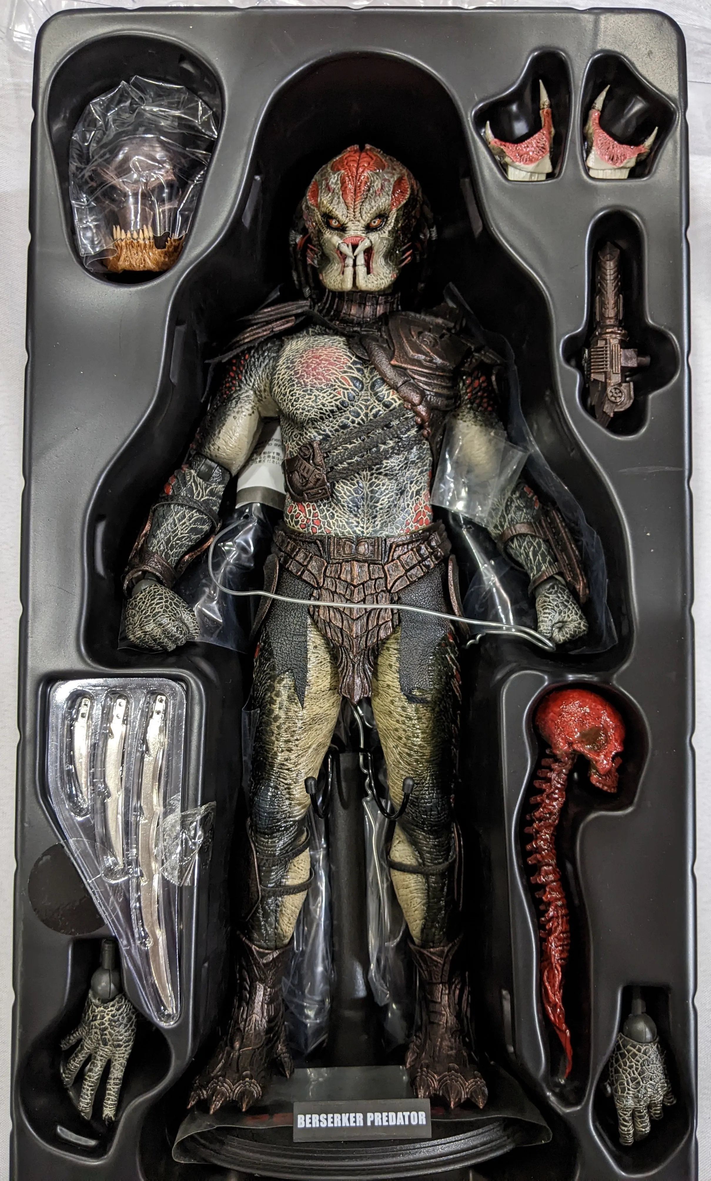 Hot Toys 1/6 Berserker Predator Sixth Scale Figure MMS130 *Open Box*